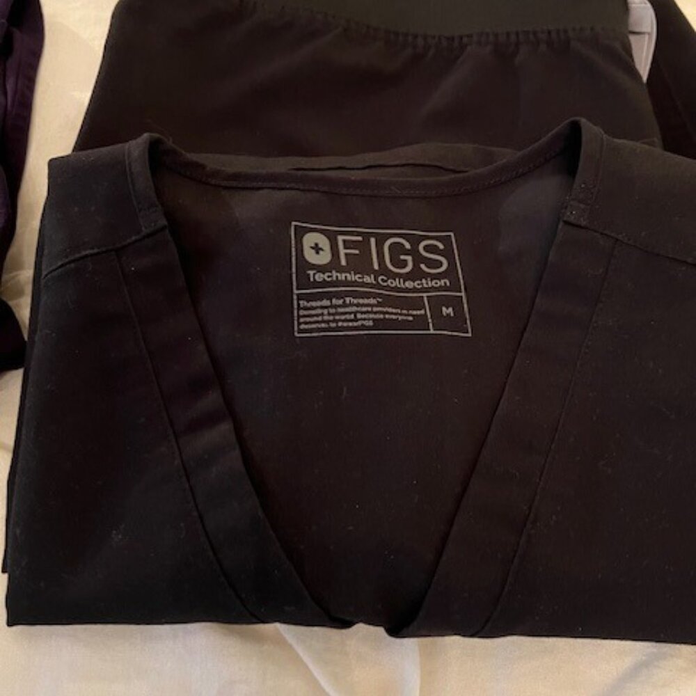 FIGS scrubs black, medium